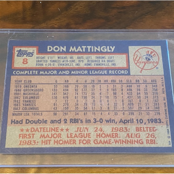 1994 Topps #8 Don Mattingly Baseball Card (Tiffany Edition!!) - Picture 3 of 3